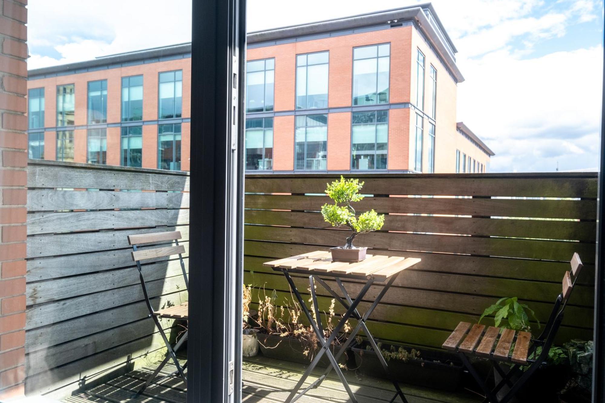 Anime - And Free Parking With Netflix Apartment Birmingham