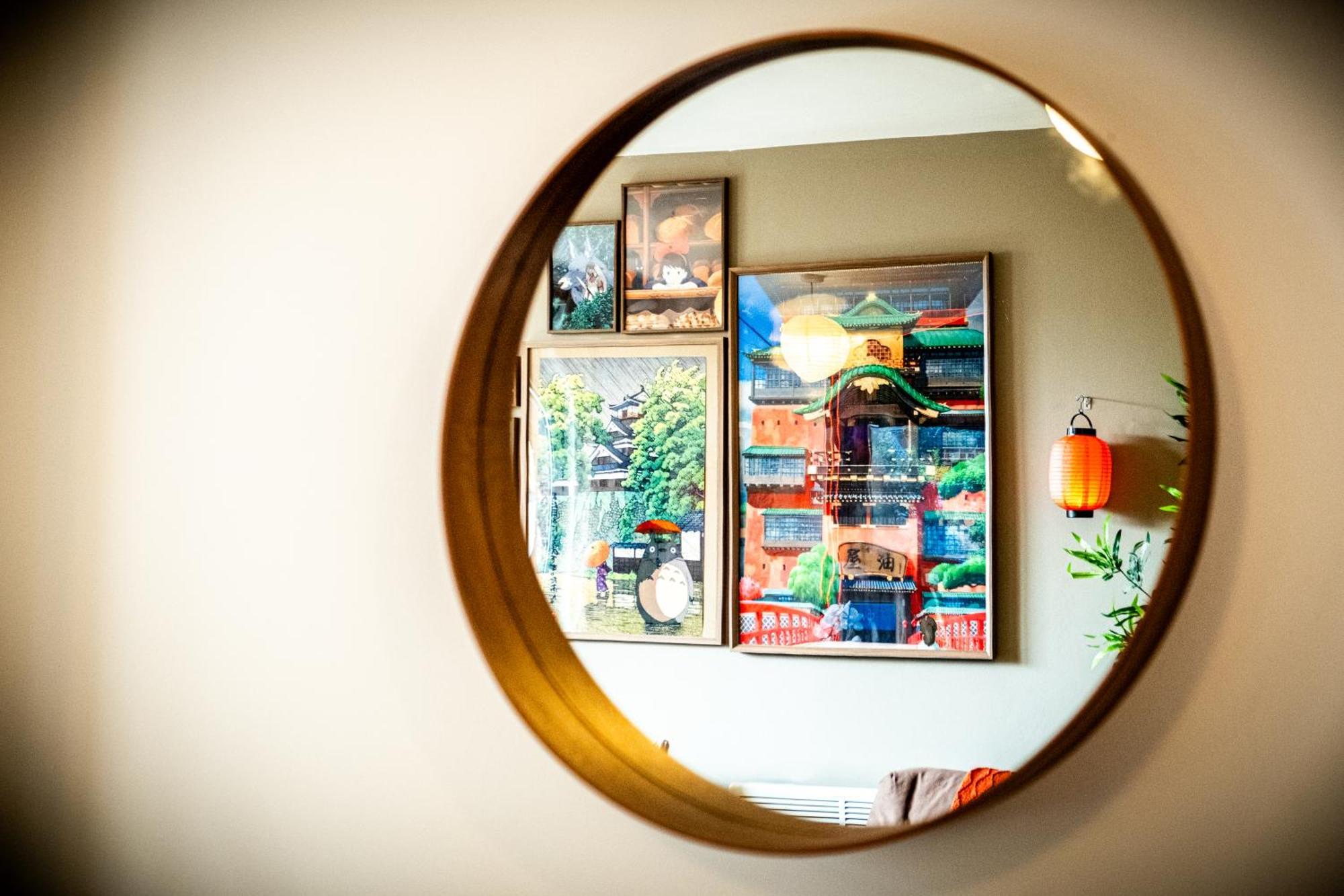 Anime - And Free Parking With Netflix Apartment *