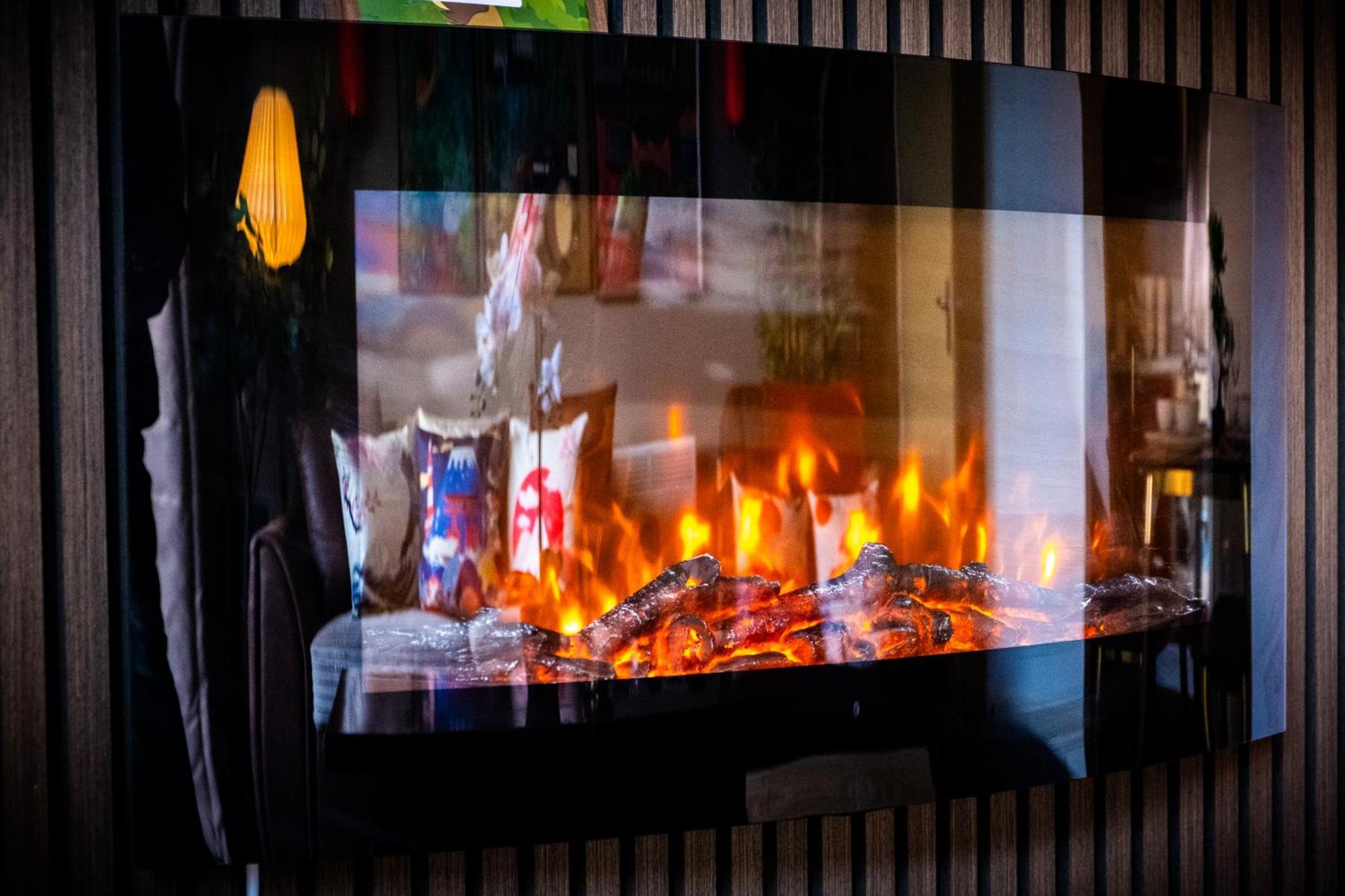 Apartment Anime - And Free Parking With Netflix *