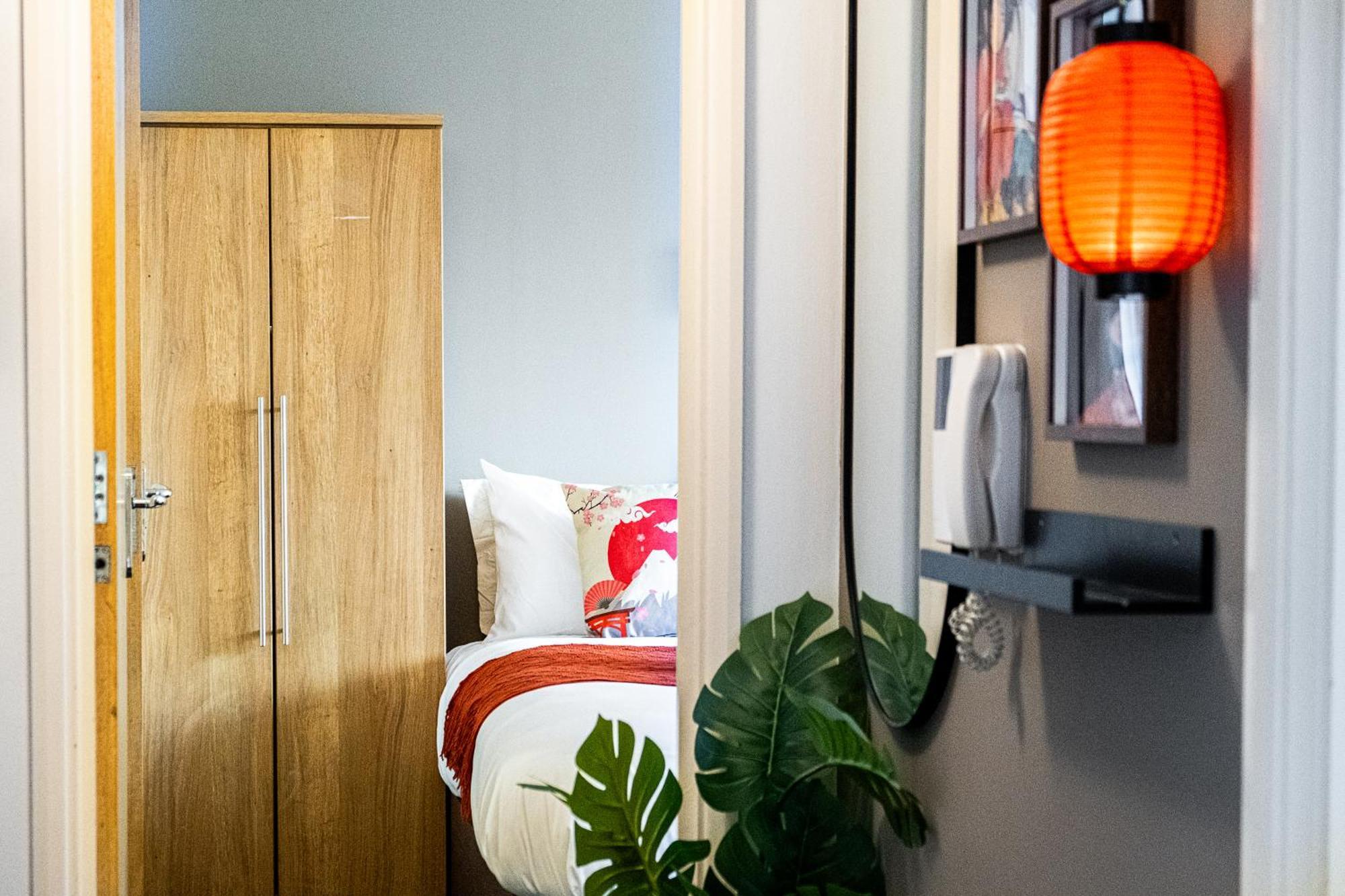 Apartment Anime - And Free Parking With Netflix Birmingham