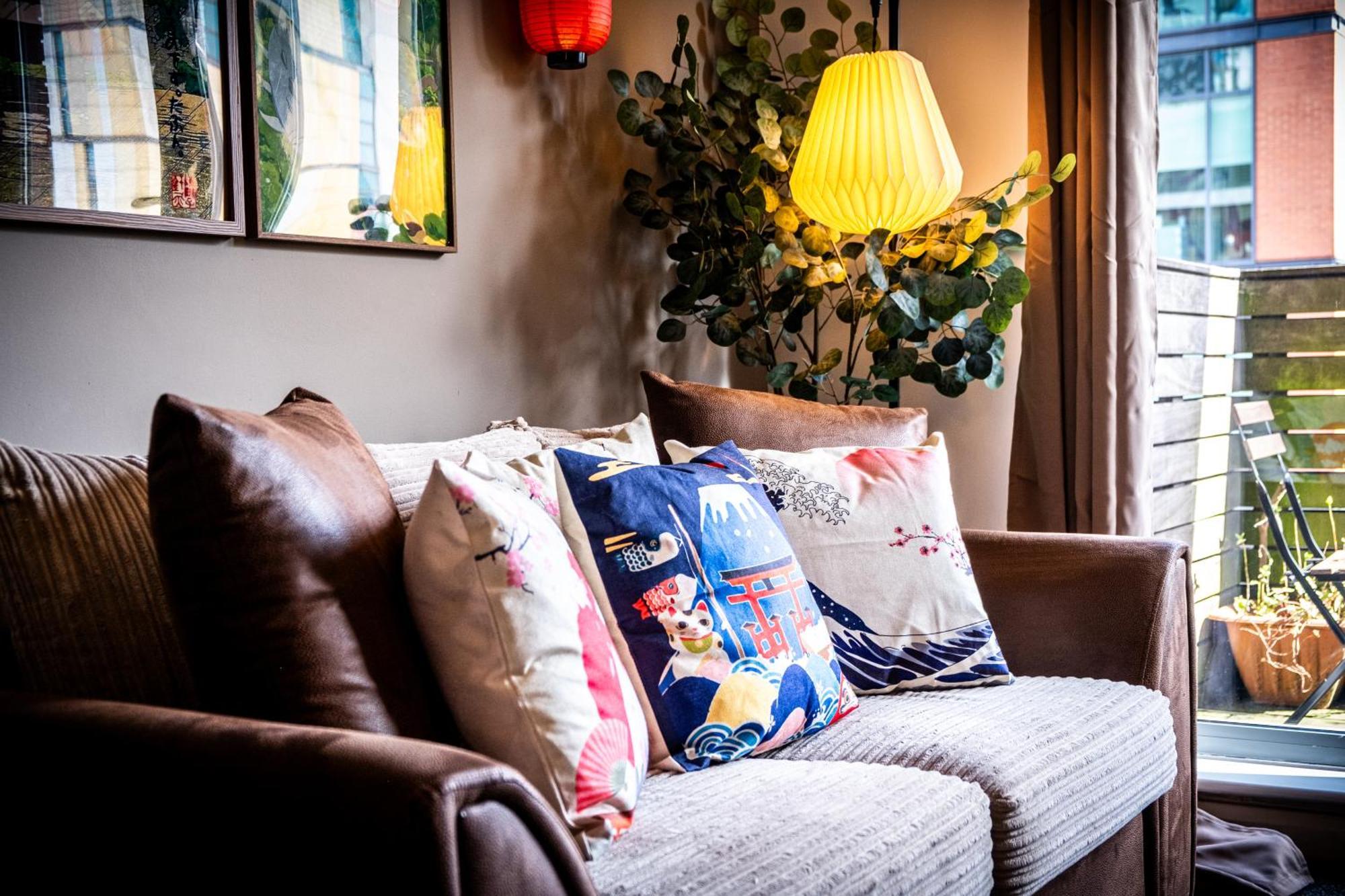 Apartment Anime - And Free Parking With Netflix Birmingham