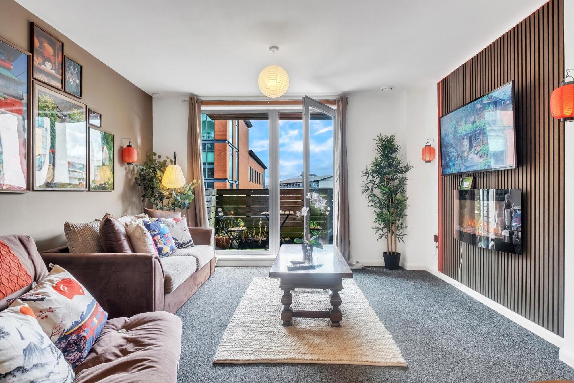 Anime - And Free Parking With Netflix Apartment *