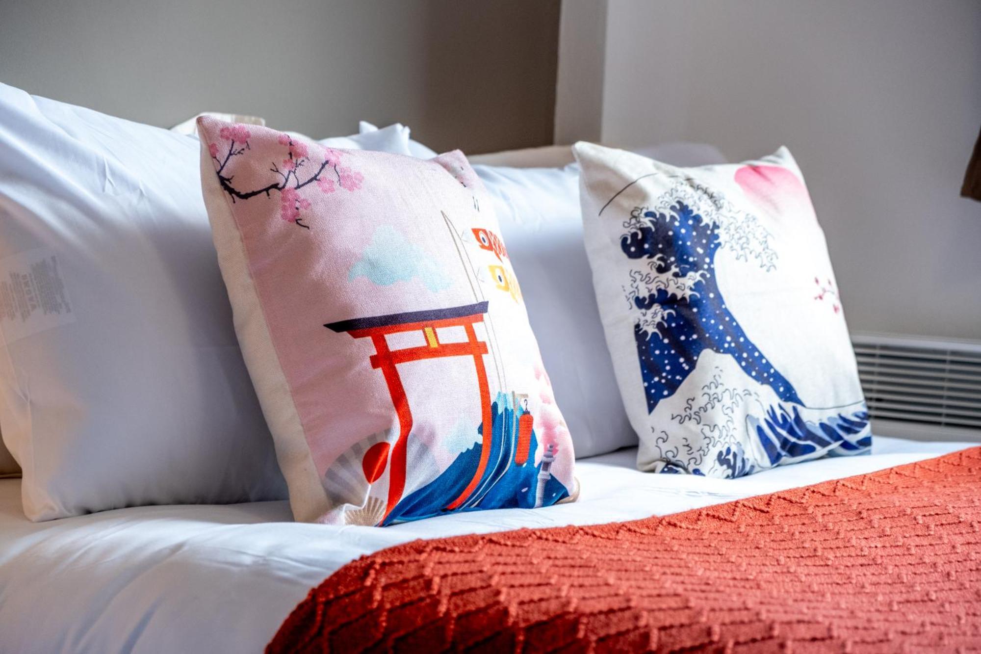Apartment Anime - And Free Parking With Netflix