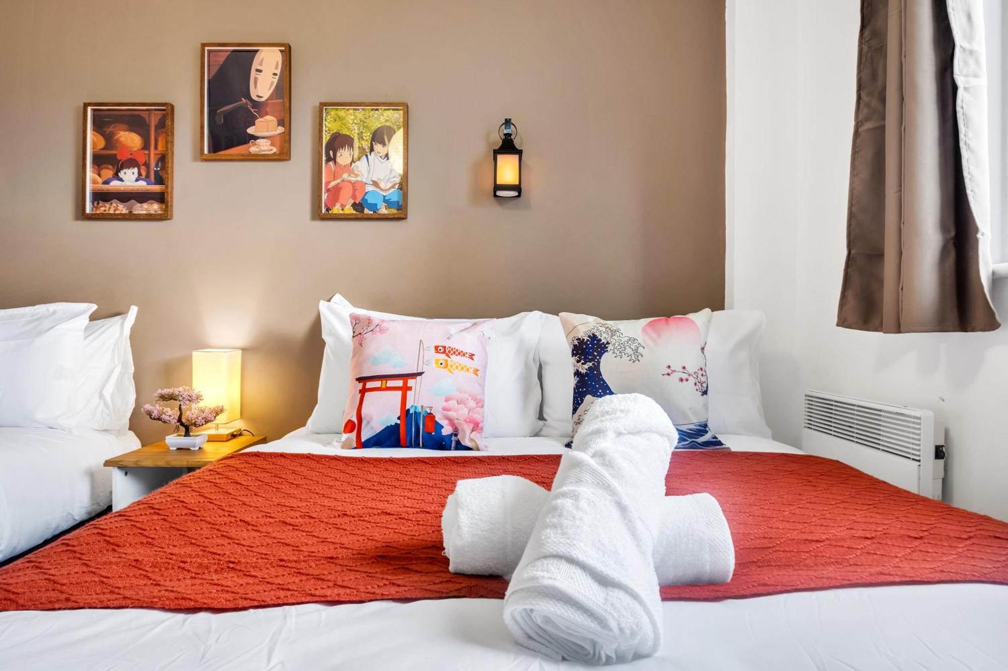 Anime - And Free Parking With Netflix Apartment *