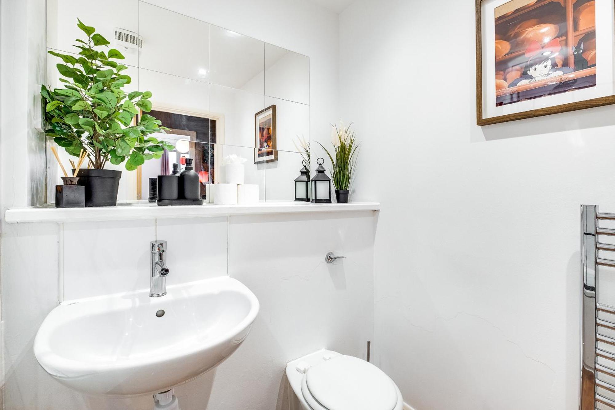 Anime - And Free Parking With Netflix Apartment Birmingham